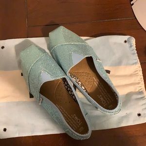 Tom’s sparkly slip-ons